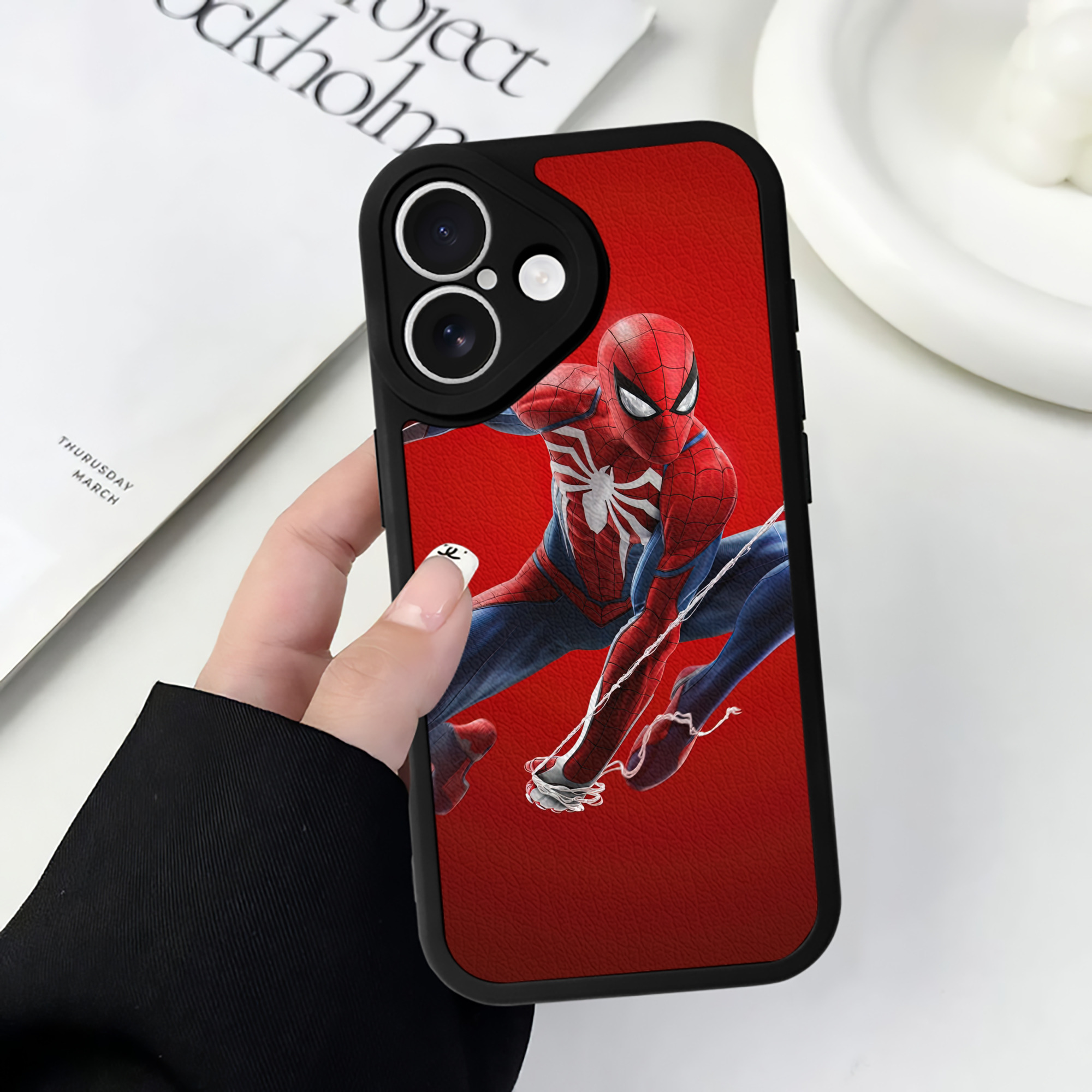 （画像用） Spider Man スパイダーマン 【iPhone 16シリーズ対応】シリコンスマホケース（レザー調） 材質：シリコン